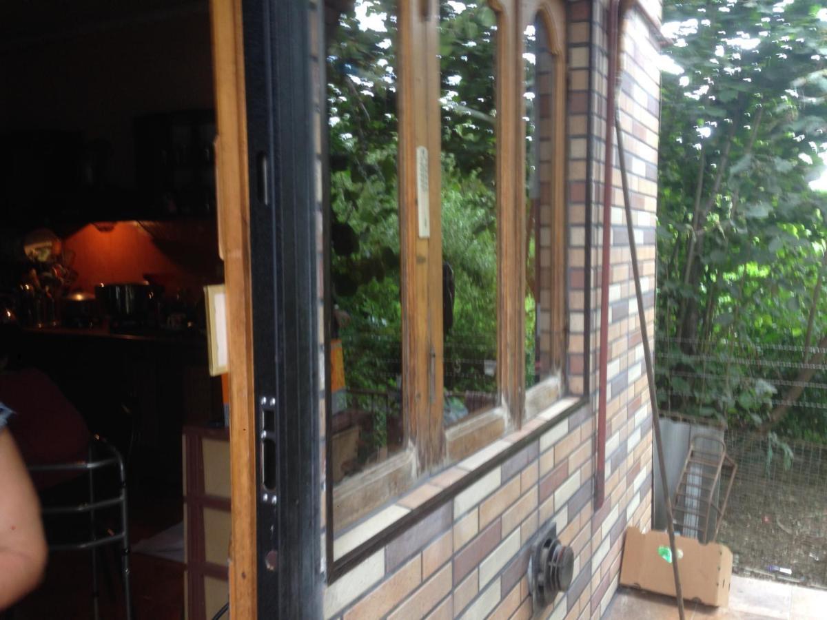 ホテル Private House In バトゥーミ エクステリア 写真
