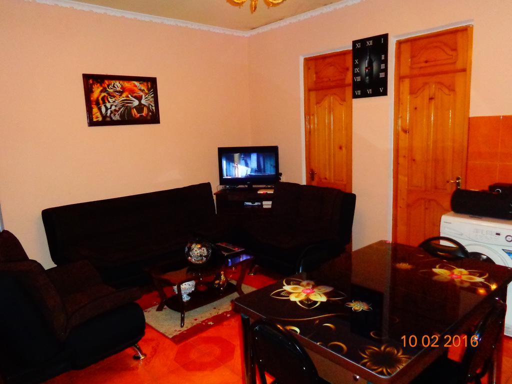 ホテル Private House In バトゥーミ エクステリア 写真