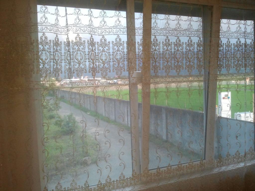 ホテル Private House In バトゥーミ エクステリア 写真