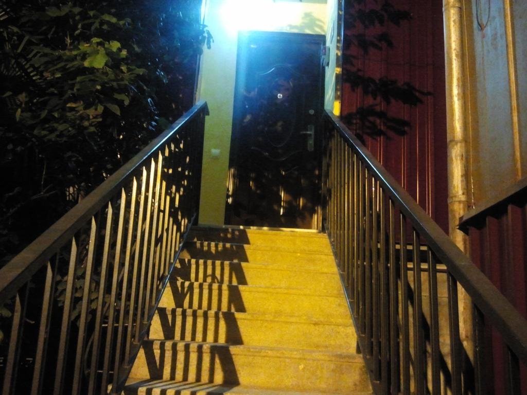 ホテル Private House In バトゥーミ エクステリア 写真